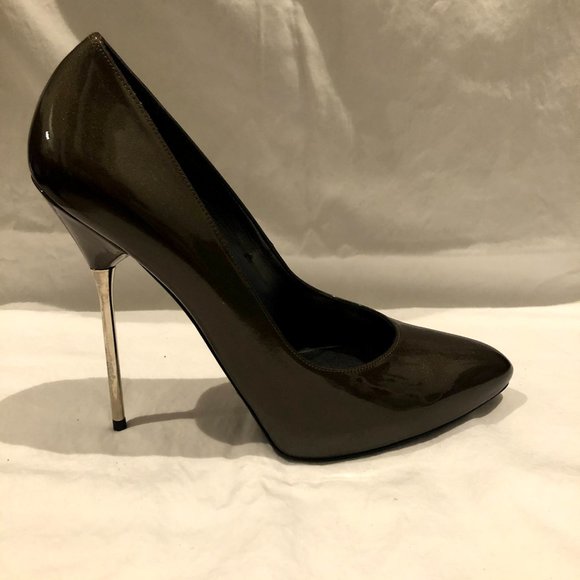 Stuart Weitzman Dagger Pumps in Iron Quasa - Picture 4 of 7